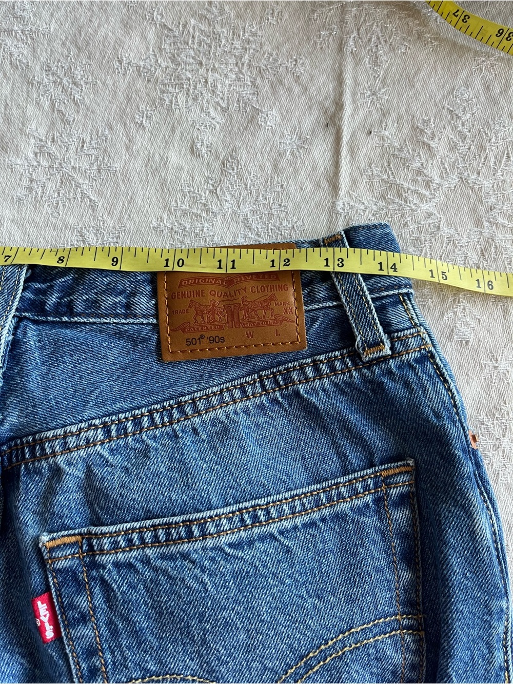 Levi’s 501 90s Classic Mid Rise Srtaight Leg Jeans Denim - Picture 9 of 10